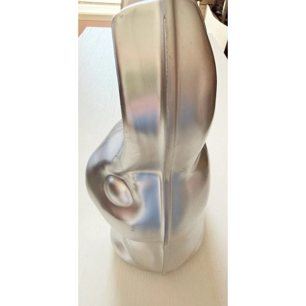 Wilton Vintage 1974 Easter Bunny Rabbit Aluminum Cake Pan - Picture 7 of 8